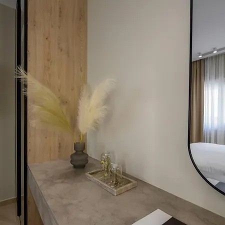 Aristotelian Virtues - Elpida Apartament *