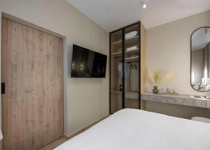 Aristotelian Virtues - Elpida Appartement