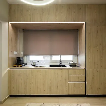 Aristotelian Virtues - Elpida * סלוניקי